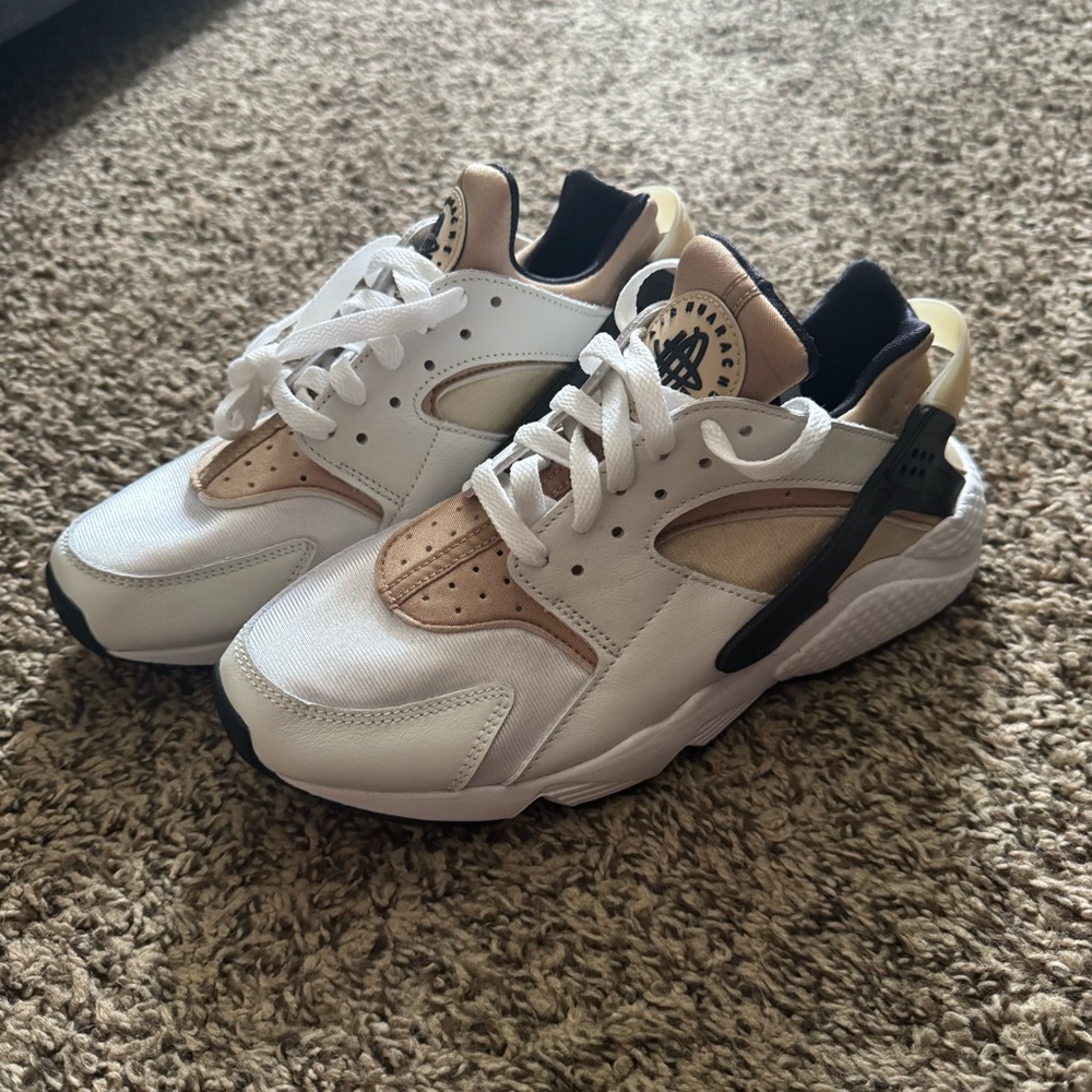 NEW Nike Air Huarache Women’s White Sandrift